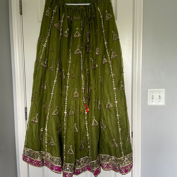 Pakistani 3pc Mehendi Lengha adress - Picture 3 of 17